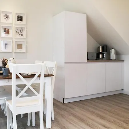Strandsegler Apartman *